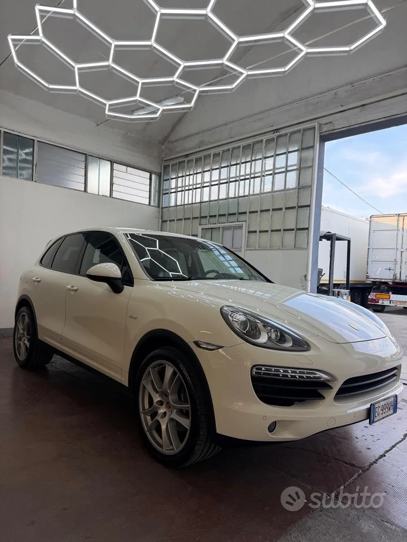 Porsche Cayenne 2011 photo 3
