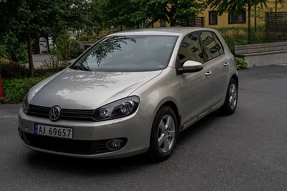 Volkswagen Golf 2010 photo 2