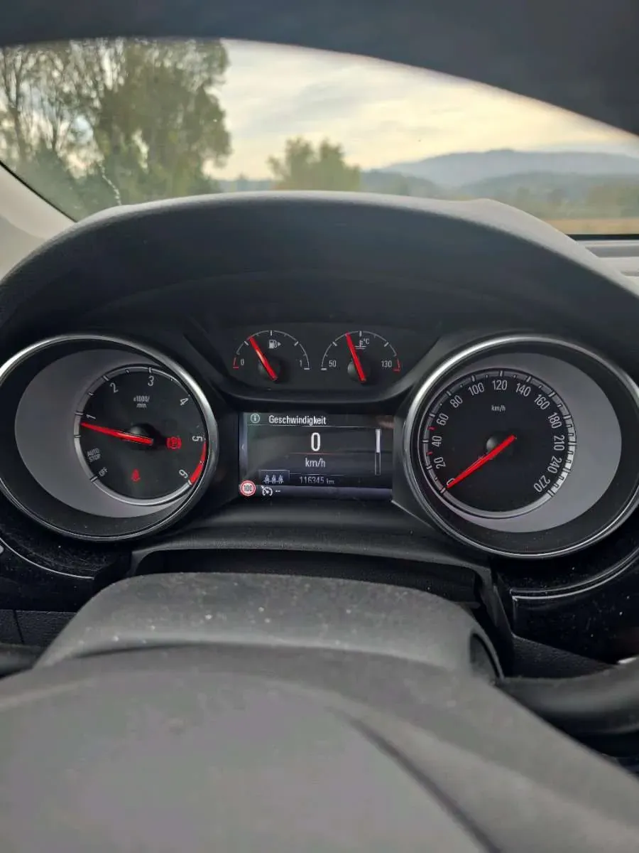 Opel Astra 2018 photo 3