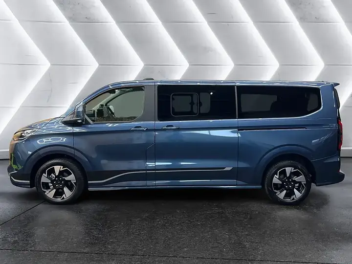 Ford Tourneo Custom 2026 photo 2