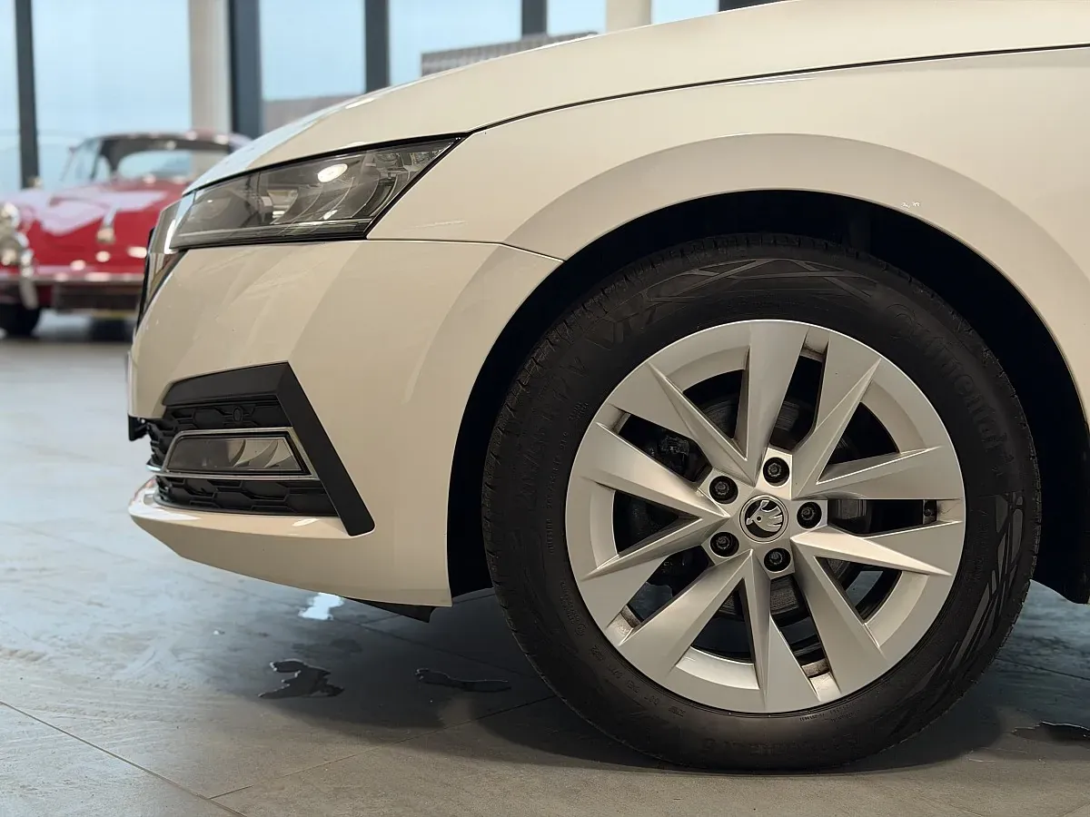 Skoda Octavia 2021 photo 3