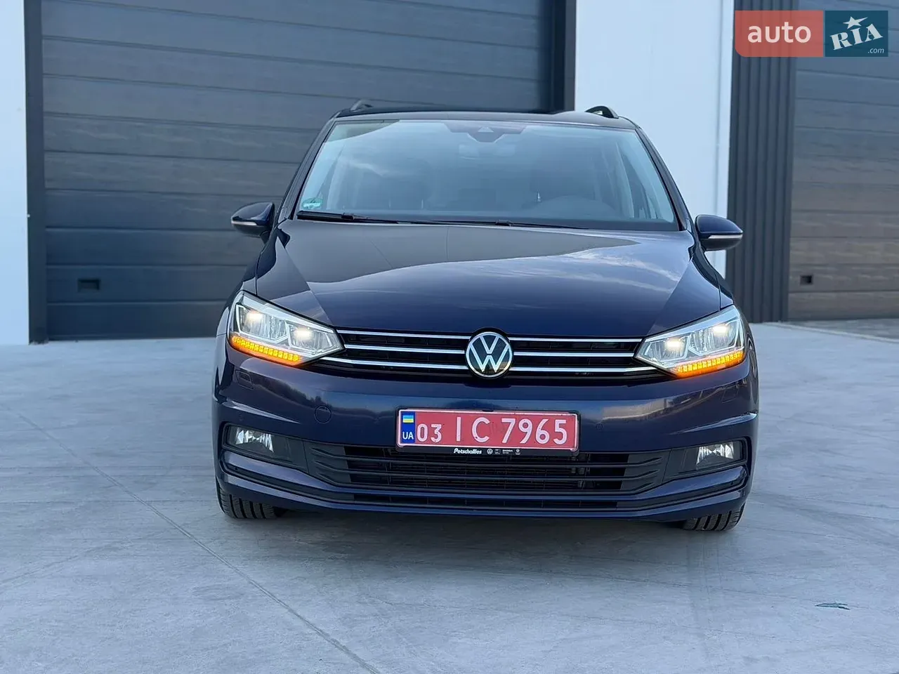 Volkswagen Touran 2023 photo 2