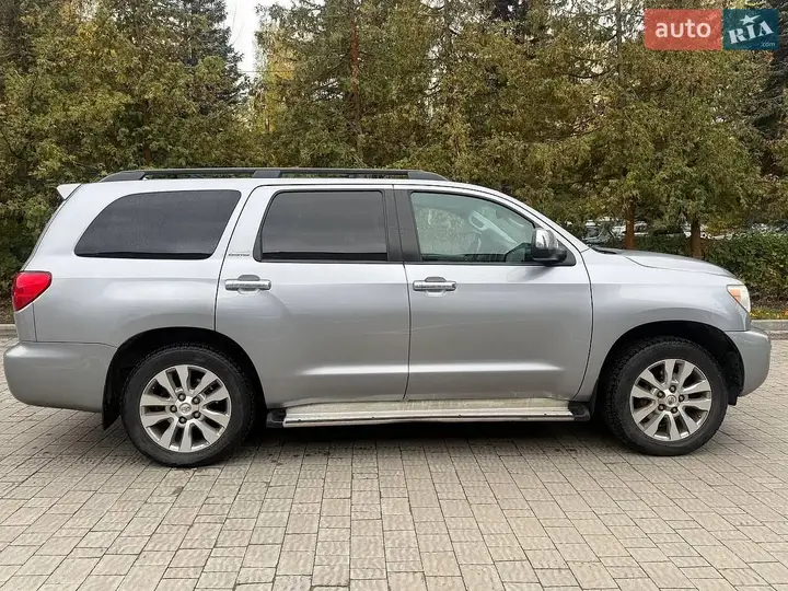 Toyota Sequoia 2012 photo 4