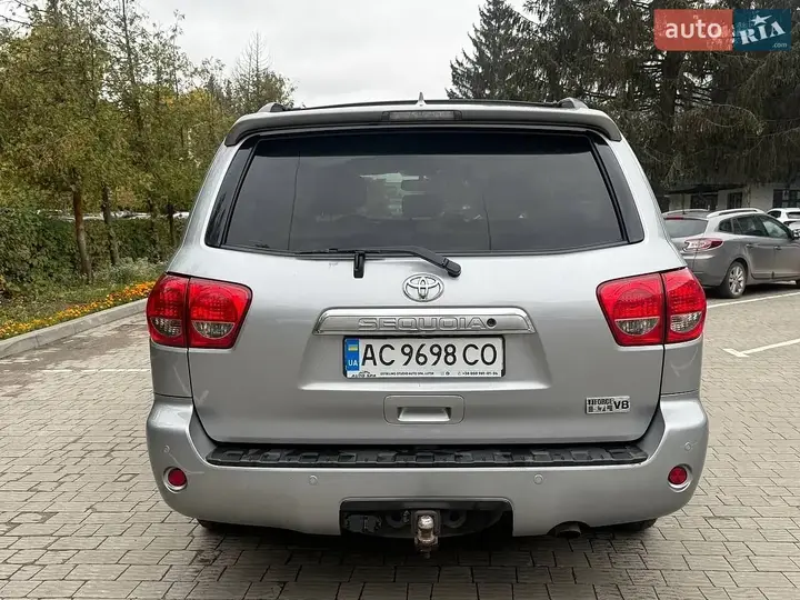Toyota Sequoia 2012 photo 3