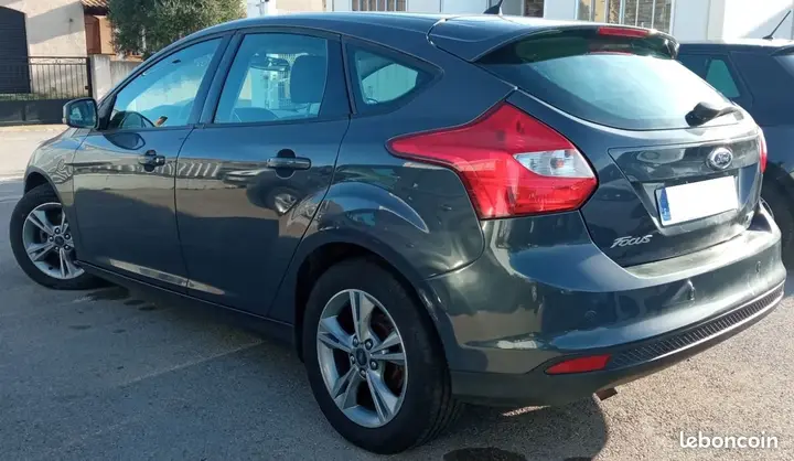 Ford Focus 2013 photo 2