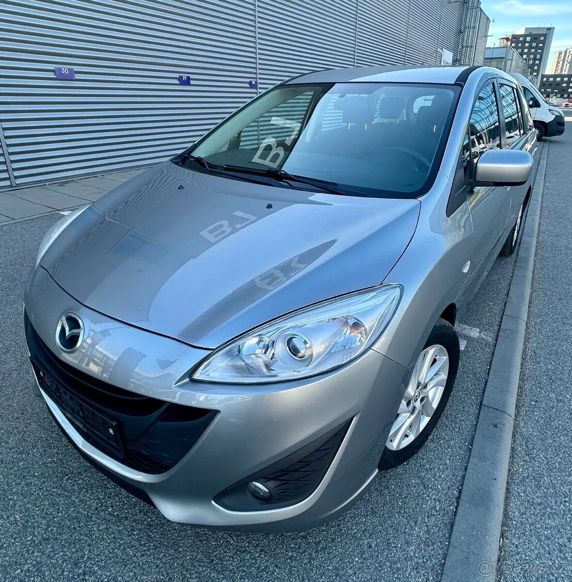 Mazda 5 2011 photo 3