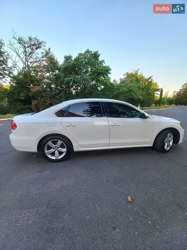 Volkswagen Passat 2011 photo 2