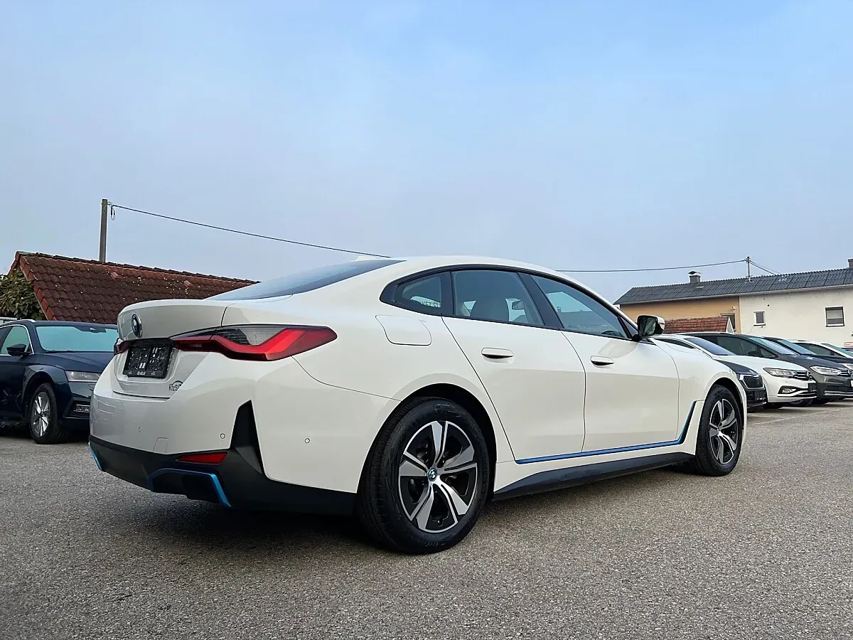 BMW I4 2023 photo 3