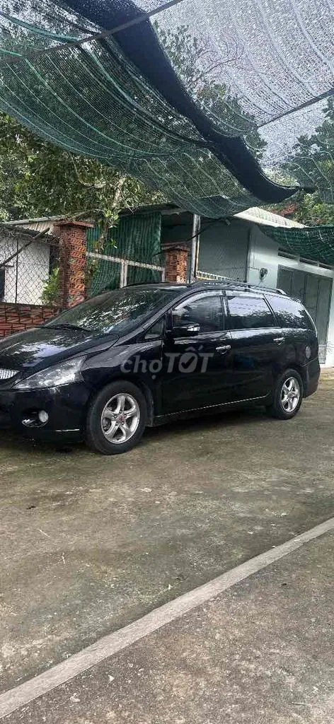 Mitsubishi Grandis 2005 photo 2
