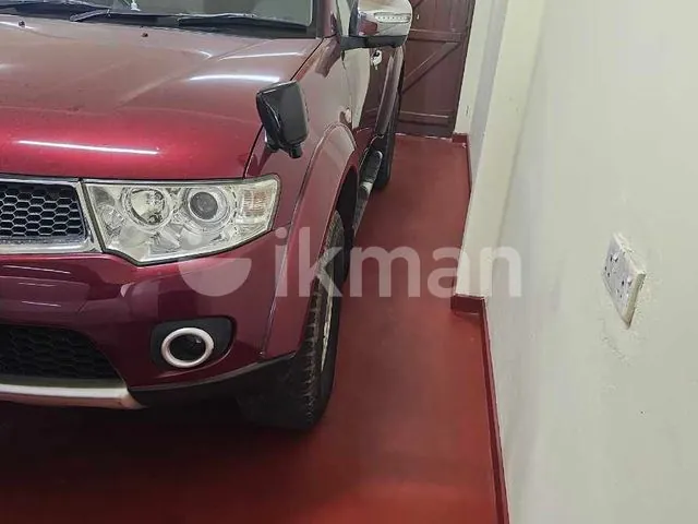 Mitsubishi Montero 2012 photo 4
