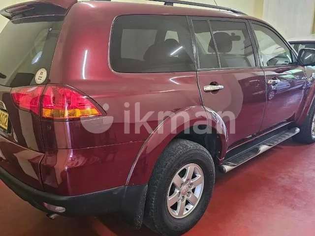 Mitsubishi Montero 2012 photo 3