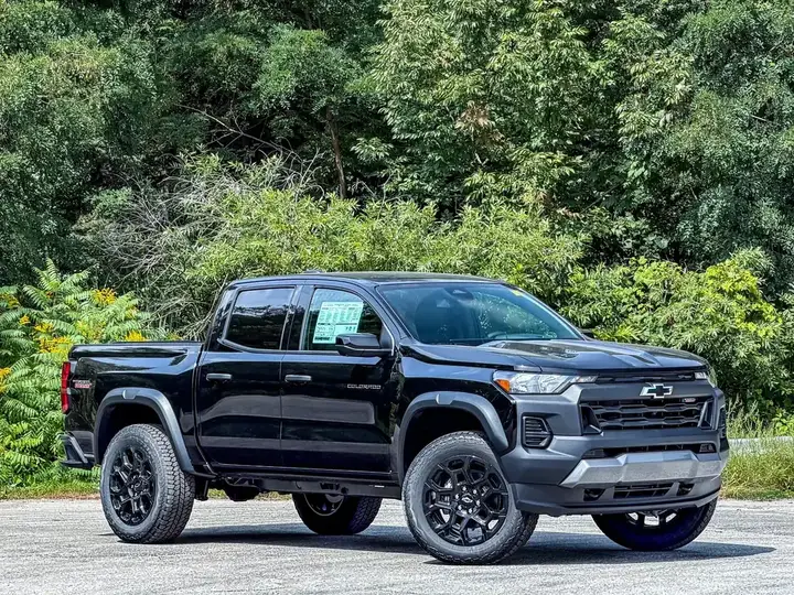 Chevrolet Colorado 2026 photo 2