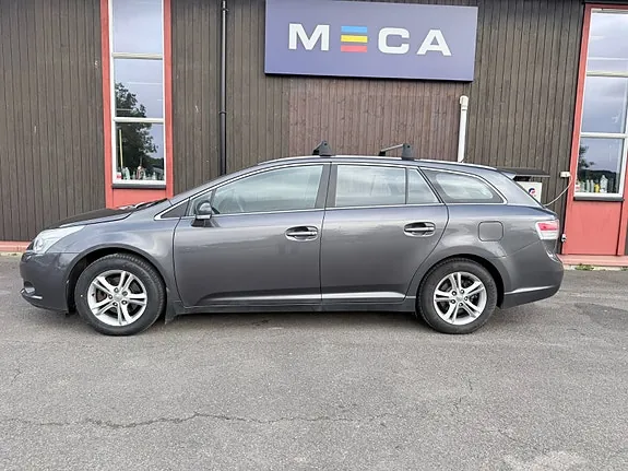 Toyota Avensis 2010 photo 4