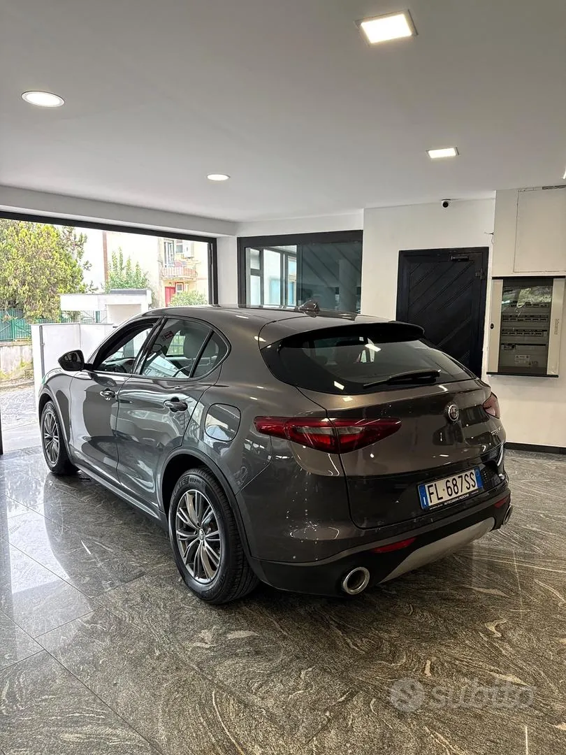 Alfa Romeo Stelvio 2017 photo 2