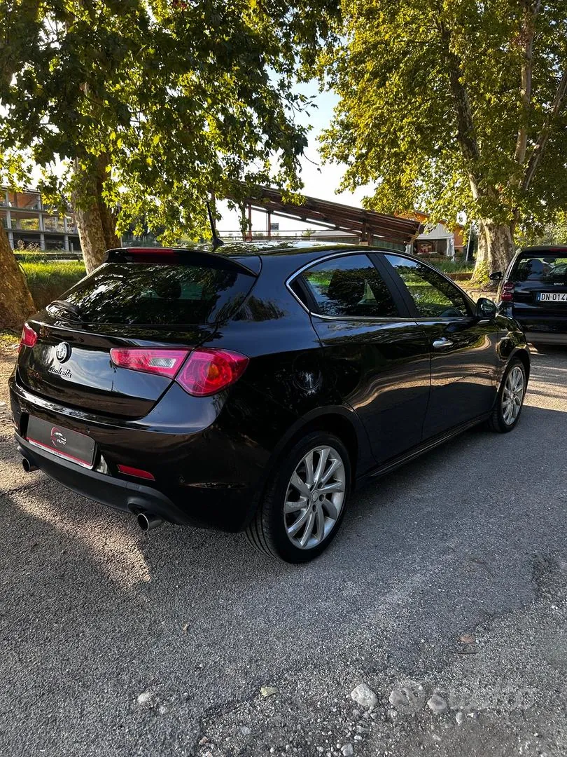 Alfa Romeo Giulietta 2013 photo 5