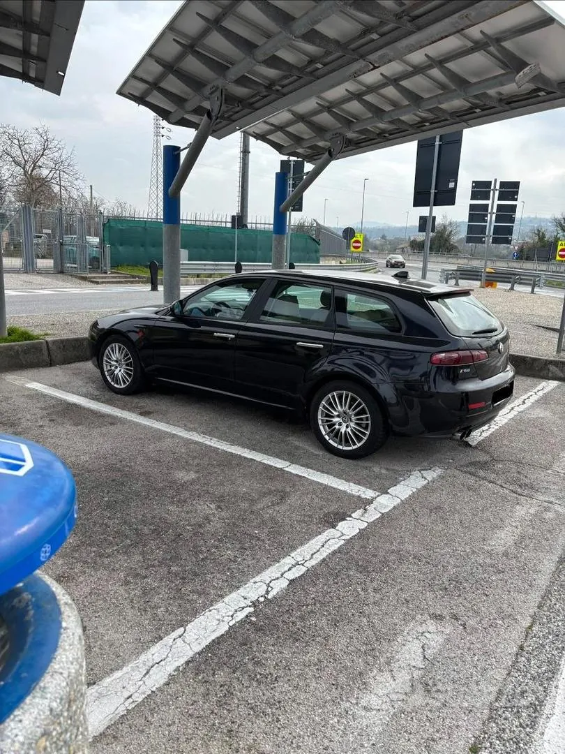 Alfa Romeo 159 2010 photo 2