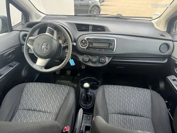 Toyota Yaris 2013 photo 5