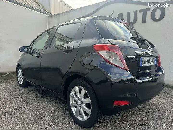 Toyota Yaris 2013 photo 3