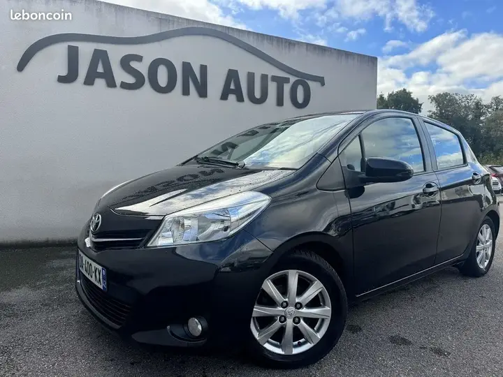 Toyota Yaris 2013 photo 2