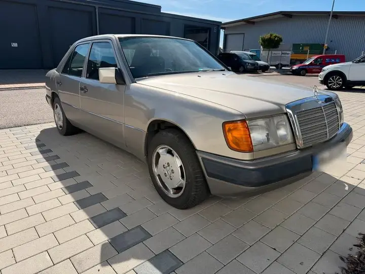 Mercedes-Benz W124