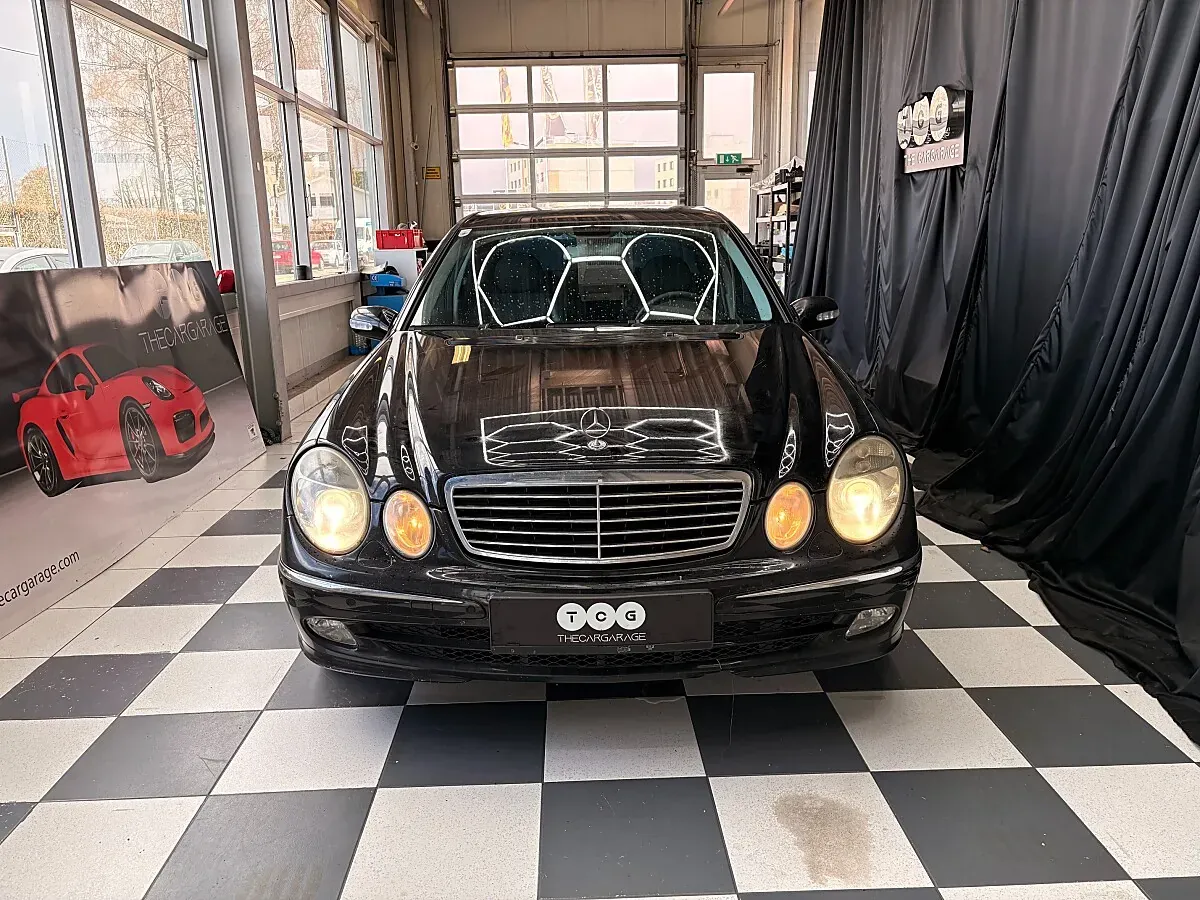 Mercedes-Benz E-Class 2005 photo 2