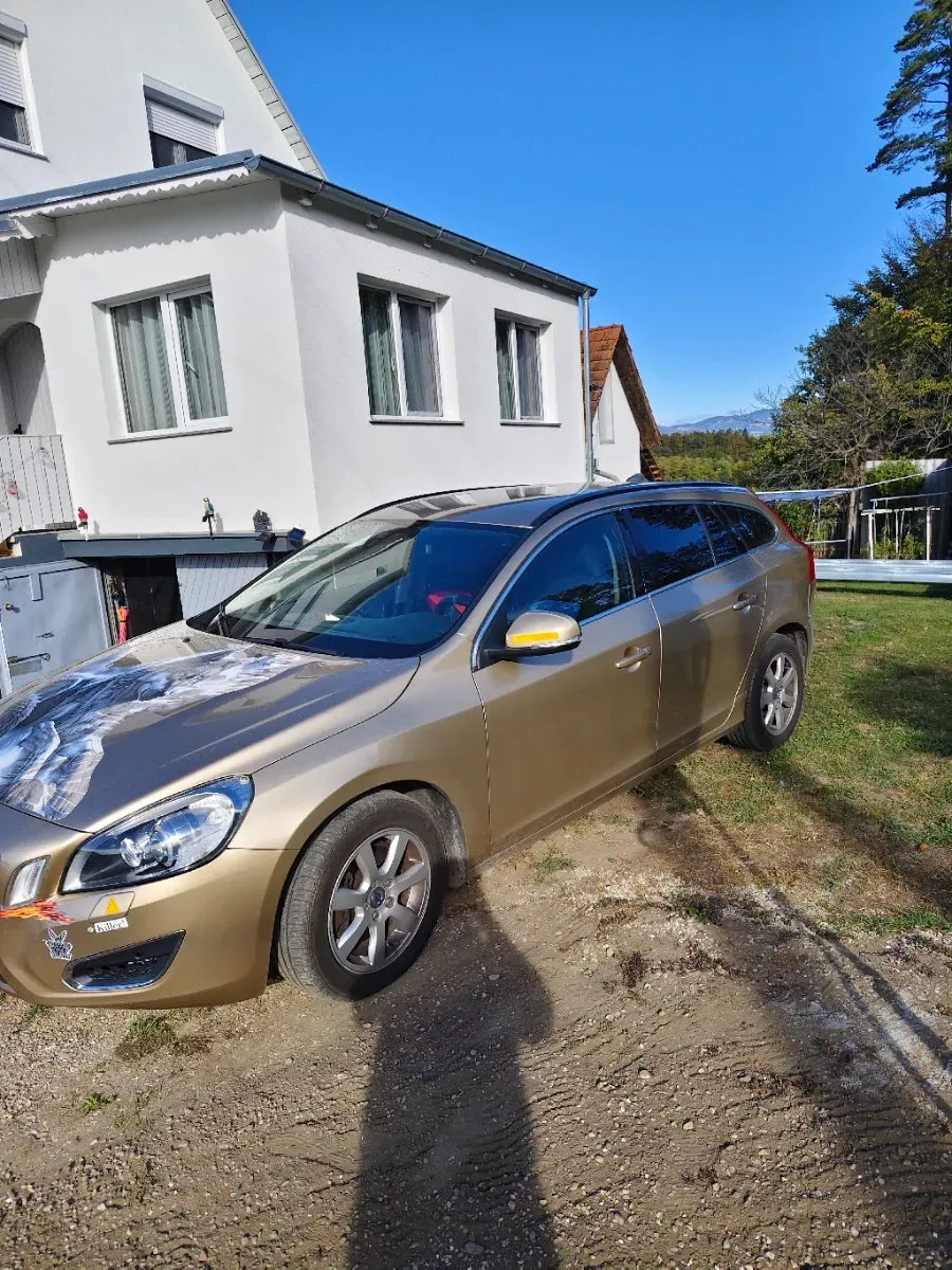 Volvo V60 2011 photo 2
