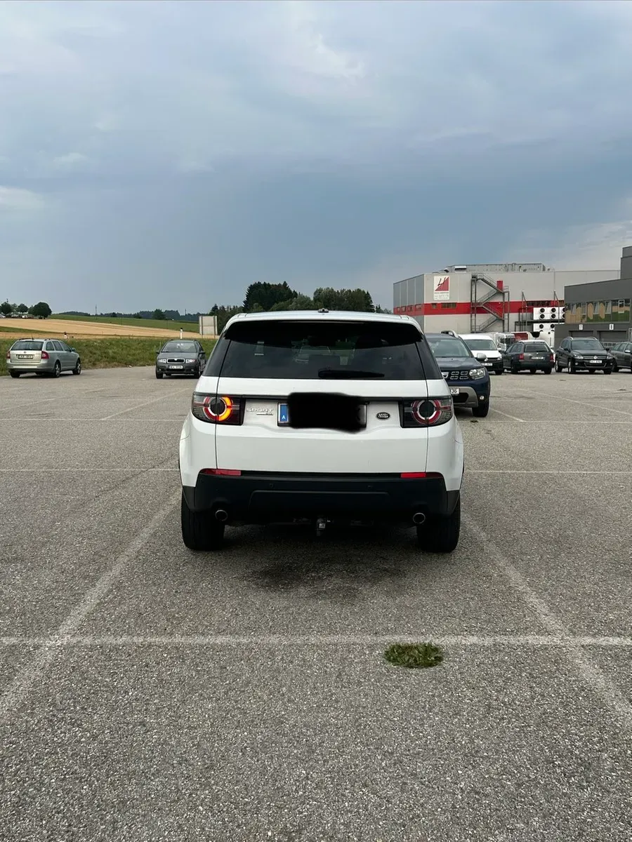 Land Rover Discovery Sport 2015 photo 2
