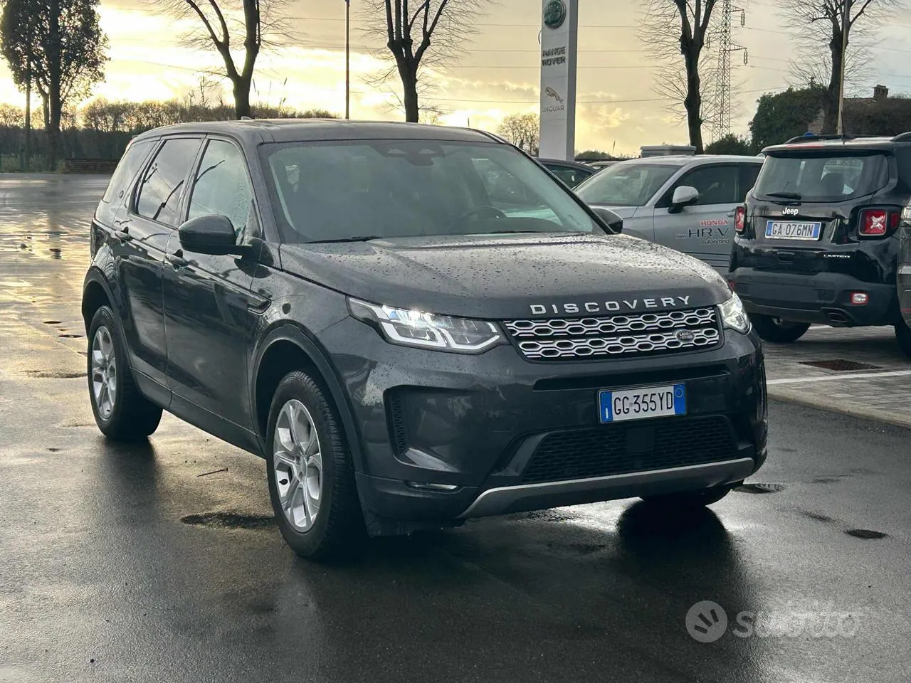 Land Rover Discovery Sport 2021 photo 2