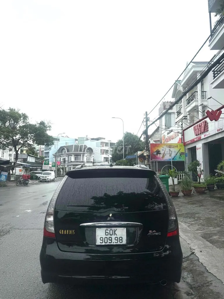 Mitsubishi Grandis 2008 photo 3