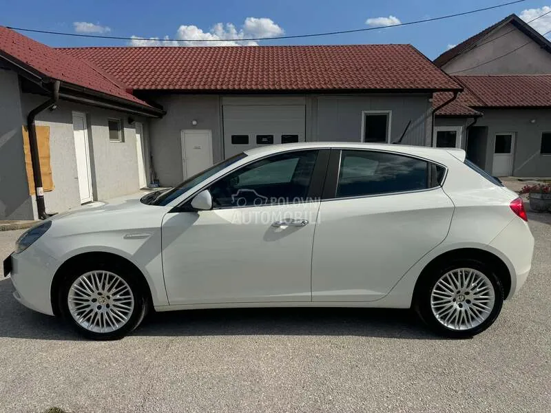 Alfa Romeo Giulietta 2016 photo 5