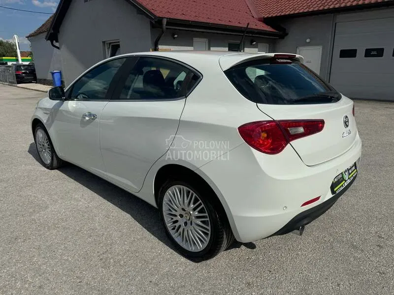 Alfa Romeo Giulietta 2016 photo 2