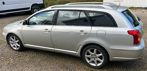 Toyota Avensis 2006 photo 2