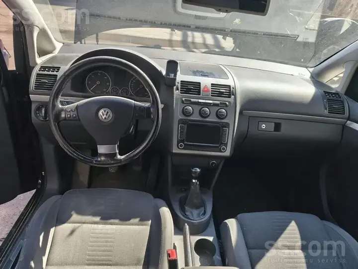 Volkswagen Touran 2008 photo 2