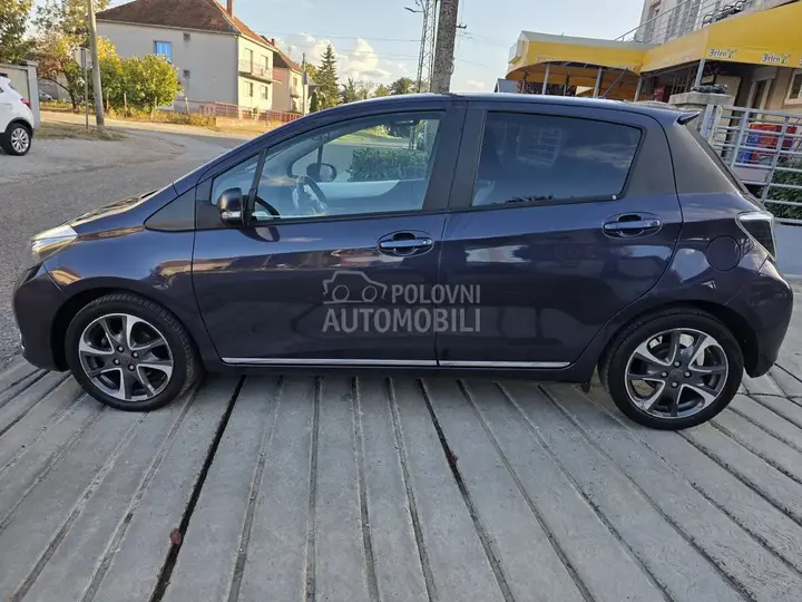 Toyota Yaris 2013 photo 2