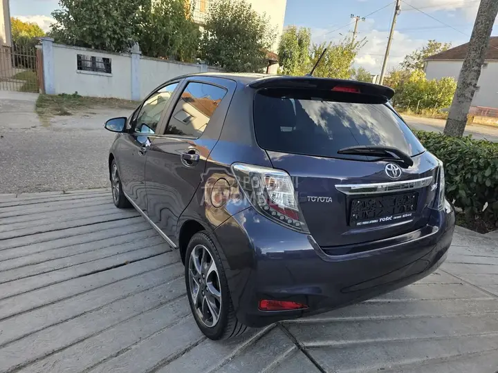 Toyota Yaris 2013 photo 3