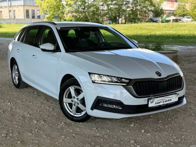 Skoda Octavia Combi 2022 photo 2