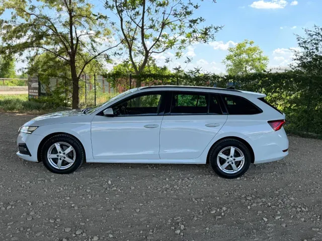 Skoda Octavia Combi 2022 photo 3