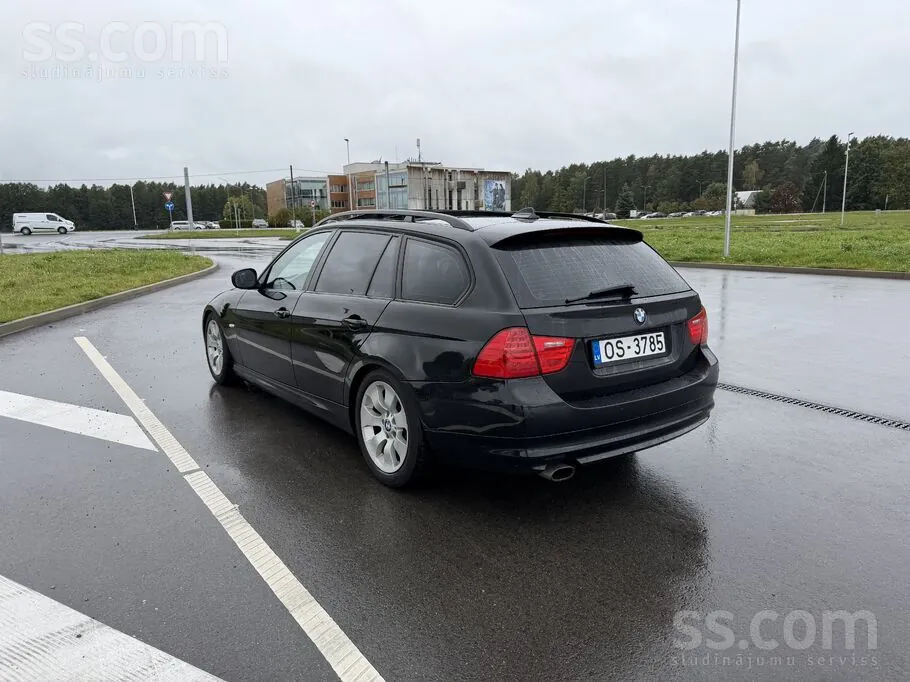 BMW 320D 2010 photo 2