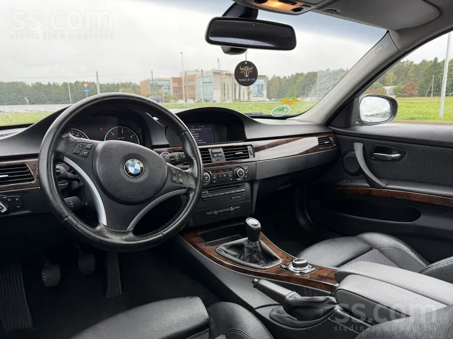 BMW 320D 2010 photo 5