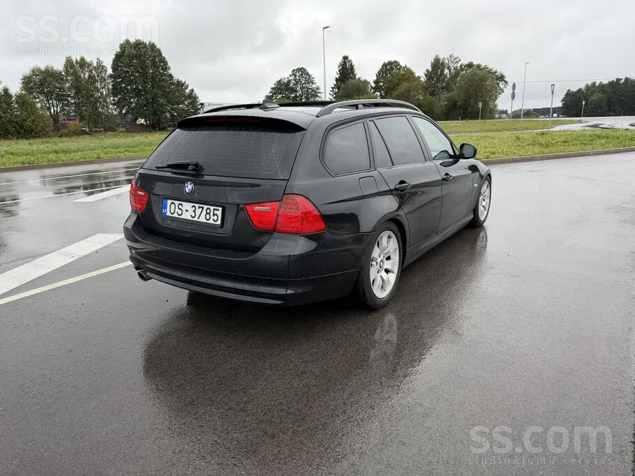 BMW 320D 2010 photo 3