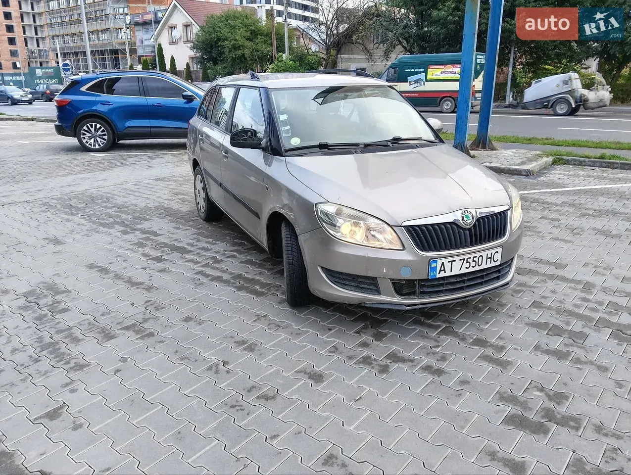 Skoda Fabia 2010 photo 2