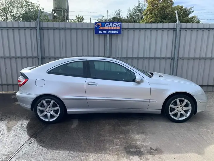 Mercedes-Benz C-Class 2004 photo 5