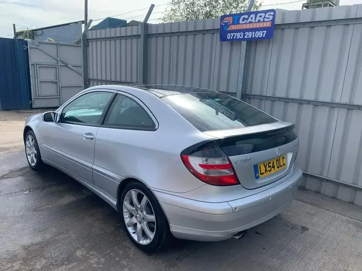 Mercedes-Benz C-Class 2004 photo 3
