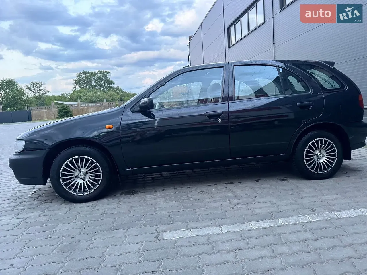Nissan Almera 1996 photo 3