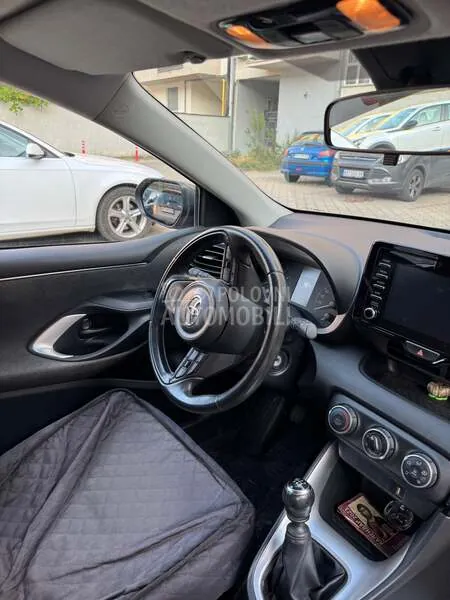 Toyota Yaris 2022 photo 5