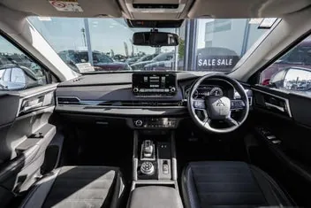 Mitsubishi Outlander 2023 photo 3
