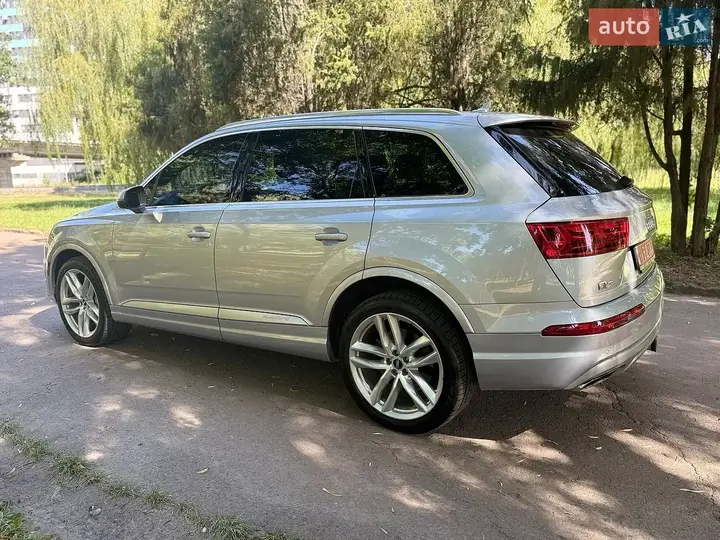 Audi Q7 2017 photo 4