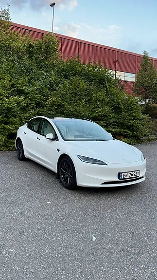 Tesla Model 3 2025 photo 2