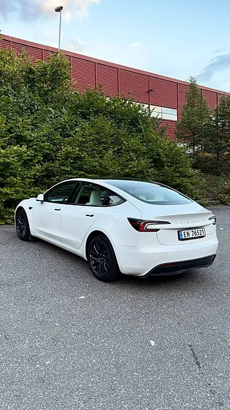 Tesla Model 3 2025 photo 3