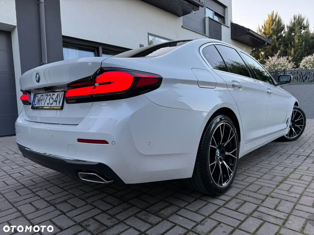 BMW Seria 5 2021 photo 3